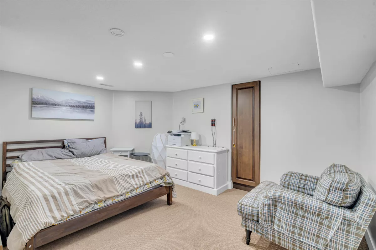 Front Yard Photo of 15656 92a Avenue, Surrey, BC