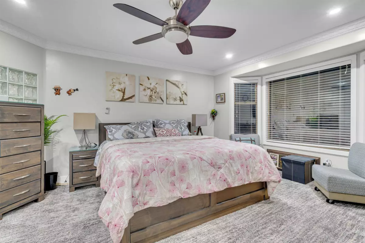 Hallway Photo of 15656 92a Avenue, Surrey, BC