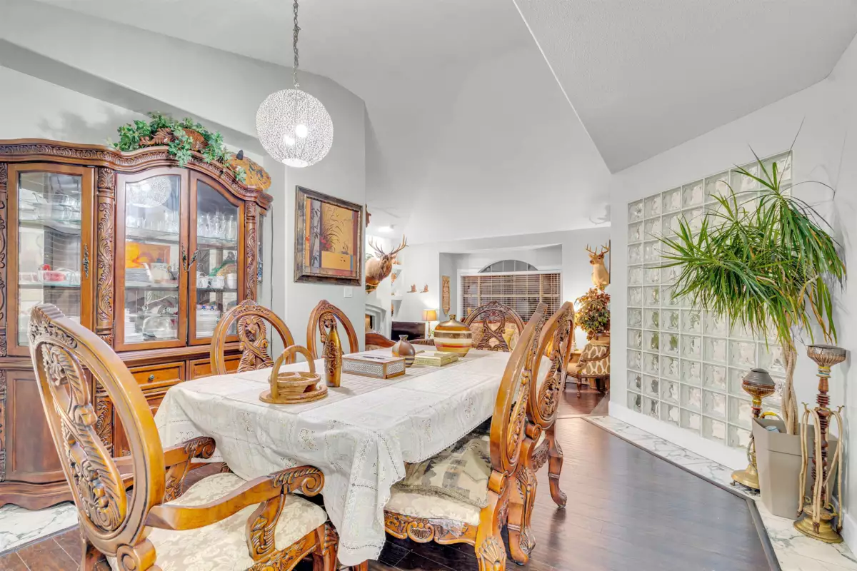 Kitchen Island Photo of 15656 92a Avenue, Surrey, BC