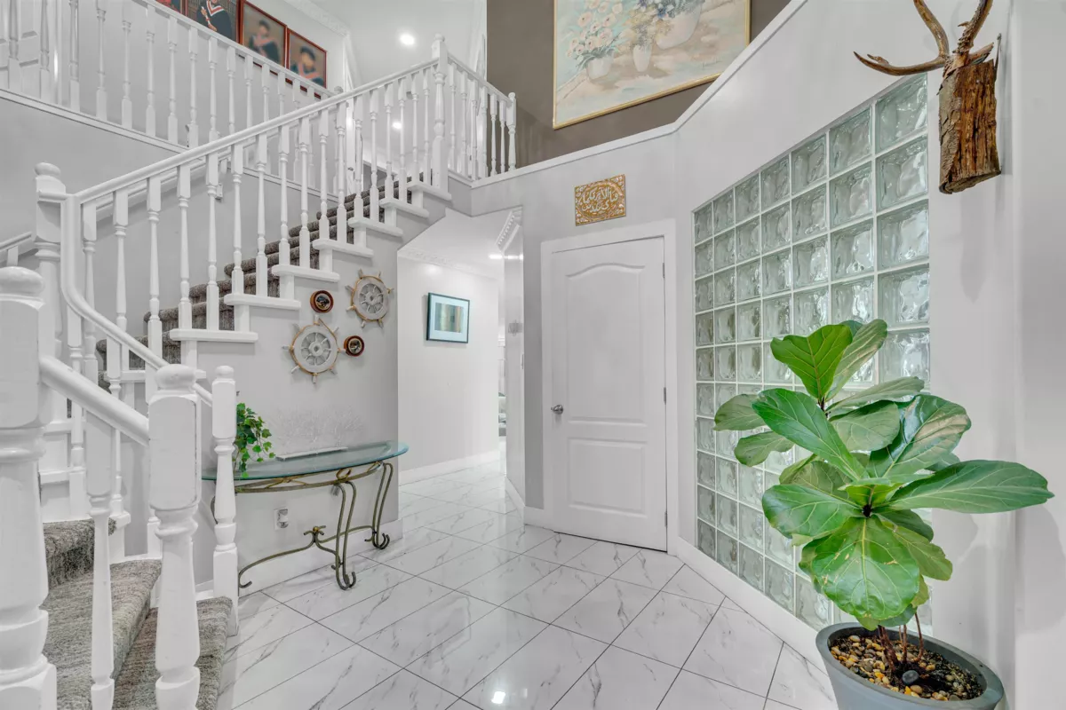 Living Room Photo of 15656 92a Avenue, Surrey, BC