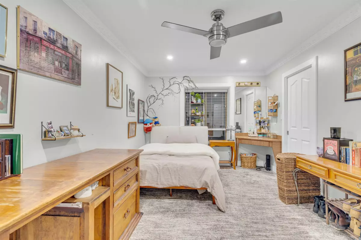 Loft / Bonus Room Photo of 15656 92a Avenue, Surrey, BC