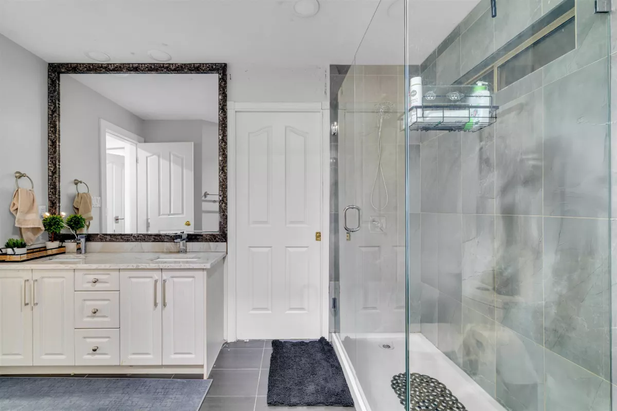 Mudroom Photo of 15656 92a Avenue, Surrey, BC