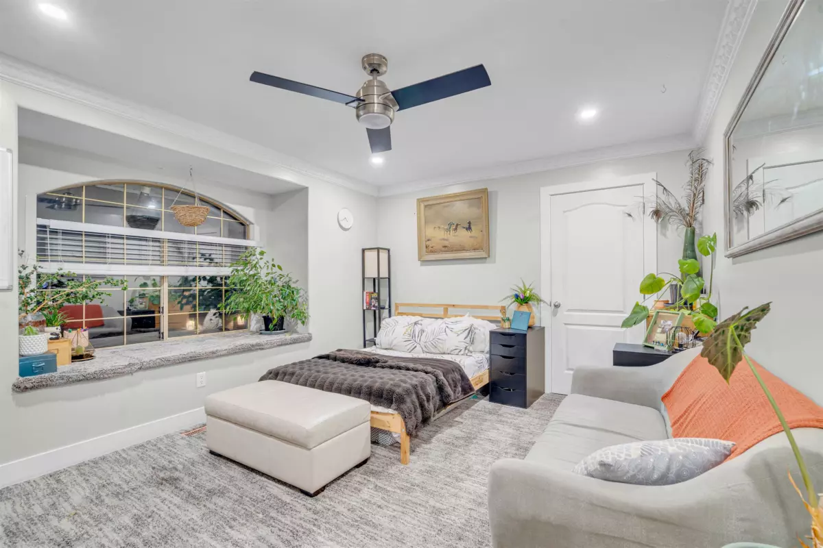 Office / Den Photo of 15656 92a Avenue, Surrey, BC