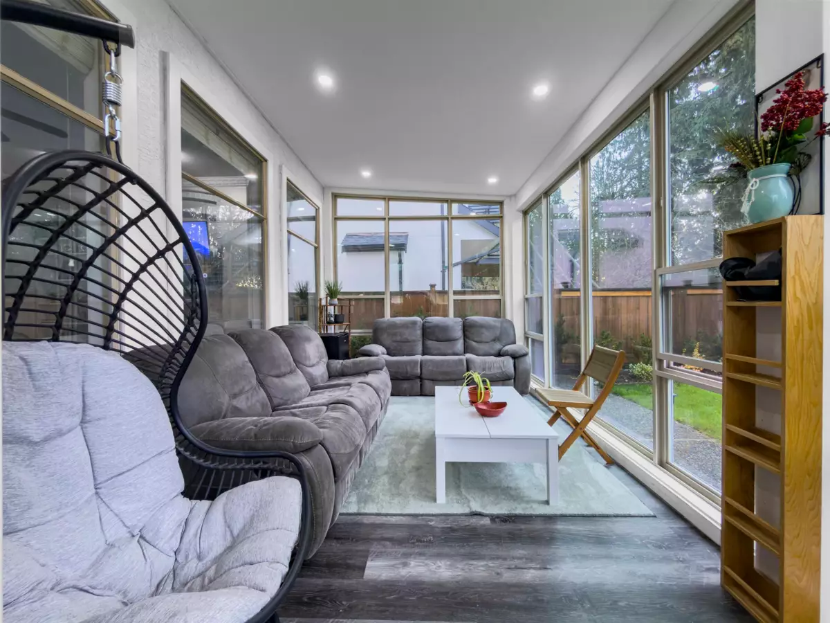 Walk-In Closet Photo of 15656 92a Avenue, Surrey, BC