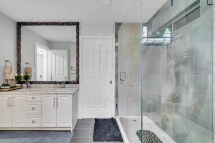 Mudroom Photo of 15656 92a Avenue, Surrey, BC