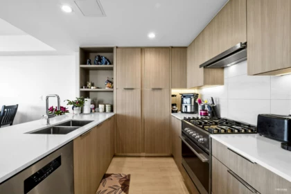 1906 1401 Hunter Street, North Vancouver, BC