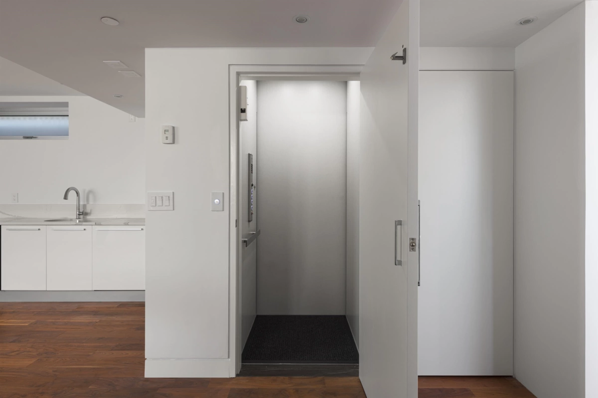 Hot Tub / Spa Photo of 1715 22nd Street, West Vancouver, BC