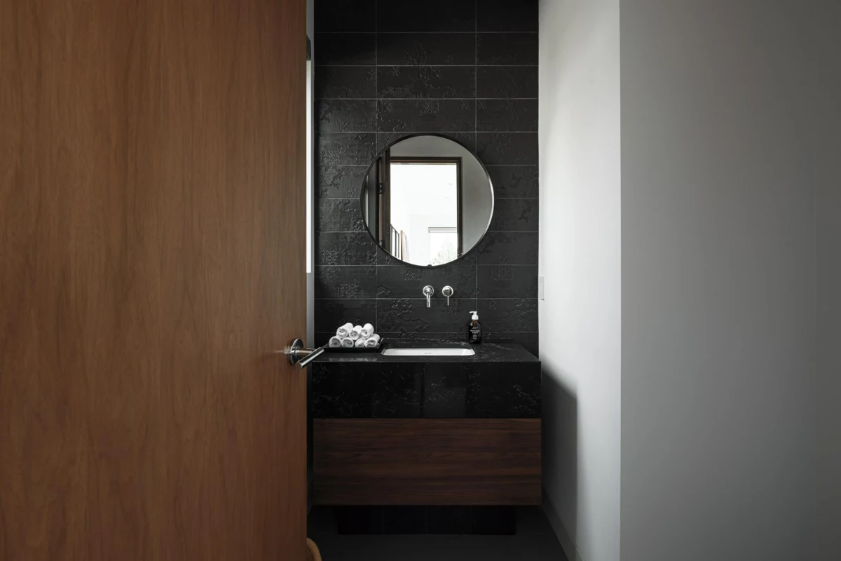 Mudroom Photo of 1715 22nd Street, West Vancouver, BC