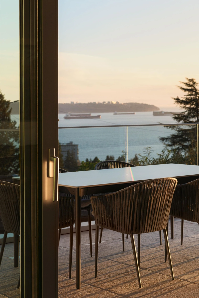 Primary Bathroom Photo of 1715 22nd Street, West Vancouver, BC