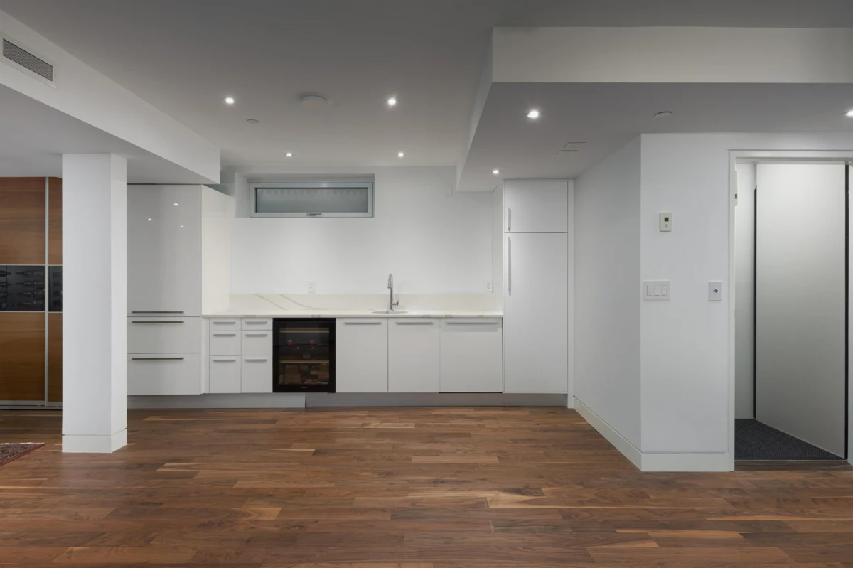 Swimming Pool Photo of 1715 22nd Street, West Vancouver, BC