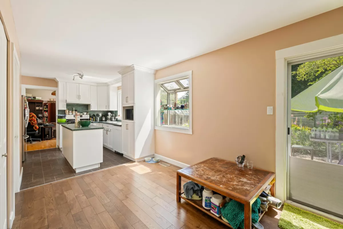 Guest Bathroom Photo of 20820 51 Avenue, Langley, BC