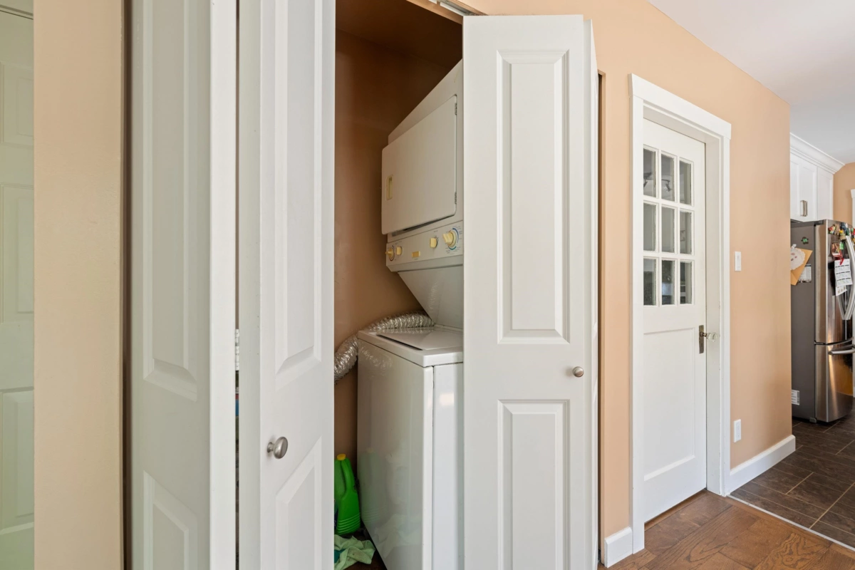 Powder Room Photo of 20820 51 Avenue, Langley, BC