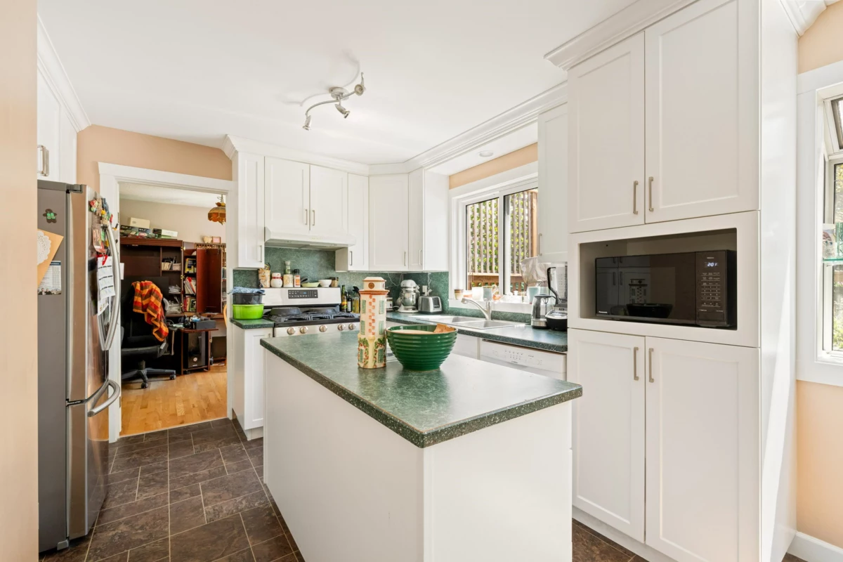 Primary Bathroom Photo of 20820 51 Avenue, Langley, BC