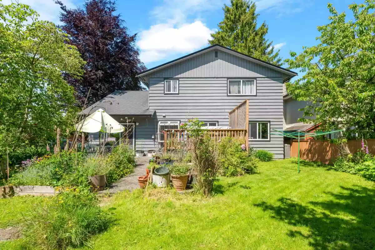 Staircase Photo of 20820 51 Avenue, Langley, BC