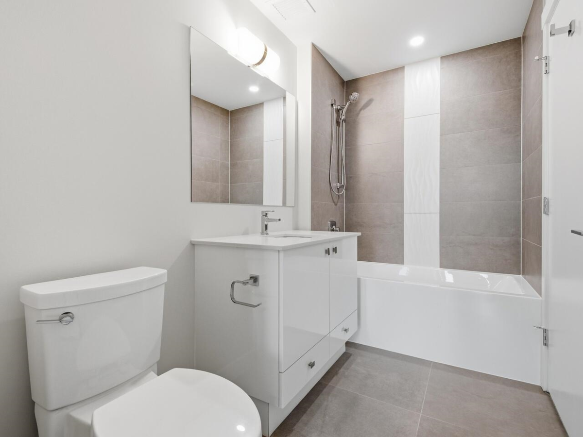 Primary Bathroom Photo of 430 23200 Gilley Road, Richmond, BC
