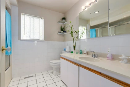 Kitchen Island Photo of 10640 Skagit Drive, Richmond, BC