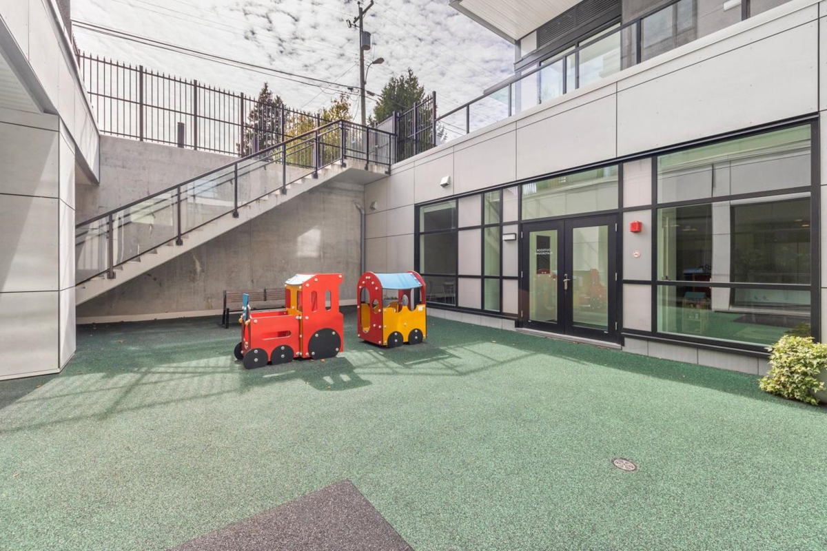 Backyard Photo of 104 438 W King Edward Avenue, Vancouver, BC