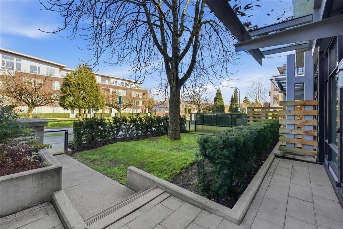 Entry Foyer Photo of 104 438 W King Edward Avenue, Vancouver, BC