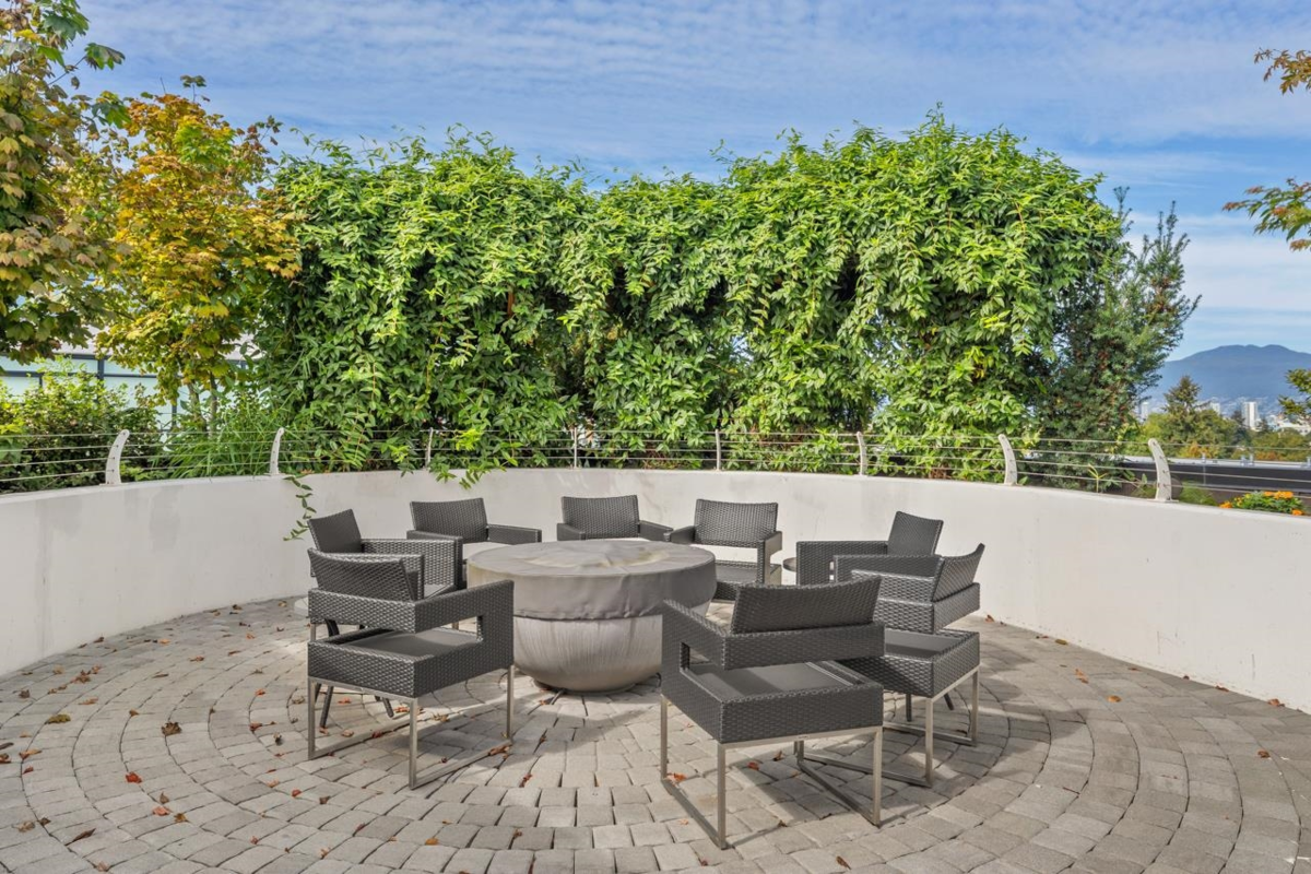 Front Yard Photo of 104 438 W King Edward Avenue, Vancouver, BC