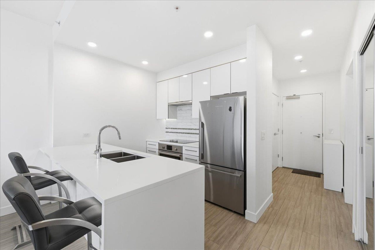 Kitchen Island Photo of 104 438 W King Edward Avenue, Vancouver, BC