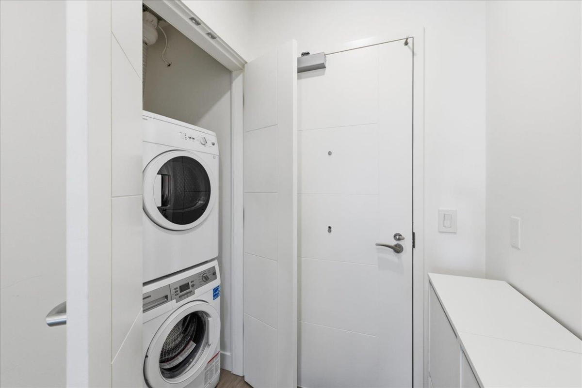 Laundry Room Photo of 104 438 W King Edward Avenue, Vancouver, BC