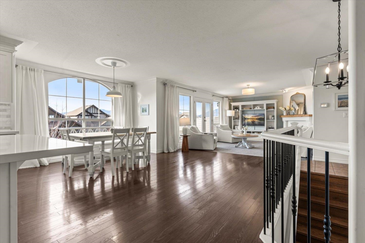 Kitchen Island Photo of 50950 Ford Creek Place, Chilliwack, BC