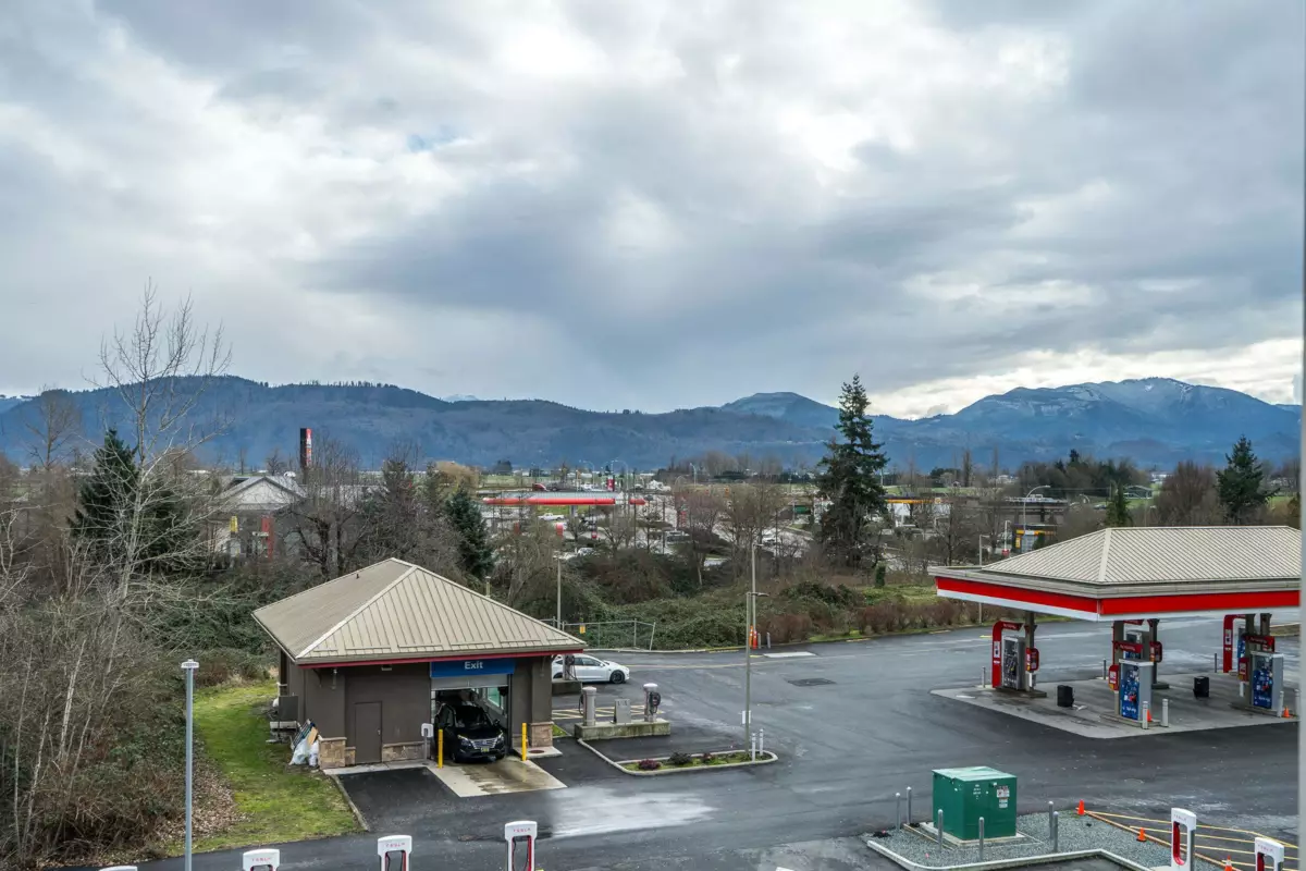 Backyard Photo of 101 2242 Whatcom Road, Abbotsford, BC