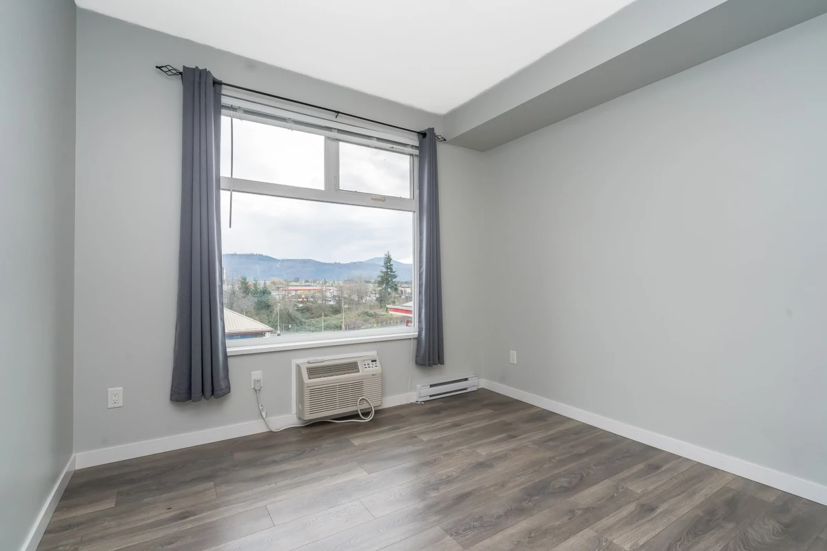 Guest Bathroom Photo of 101 2242 Whatcom Road, Abbotsford, BC