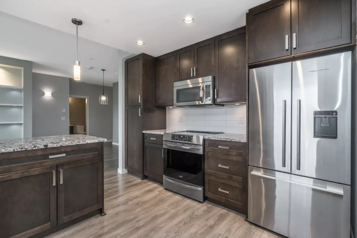 Primary Bathroom Photo of 101 2242 Whatcom Road, Abbotsford, BC