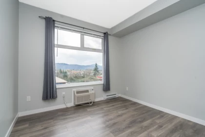 Guest Bathroom Photo of 101 2242 Whatcom Road, Abbotsford, BC