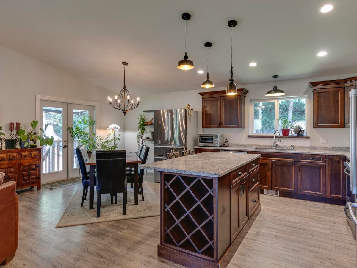 Breakfast Nook Photo of 36478 Cascade Ridge Drive, Mission, BC