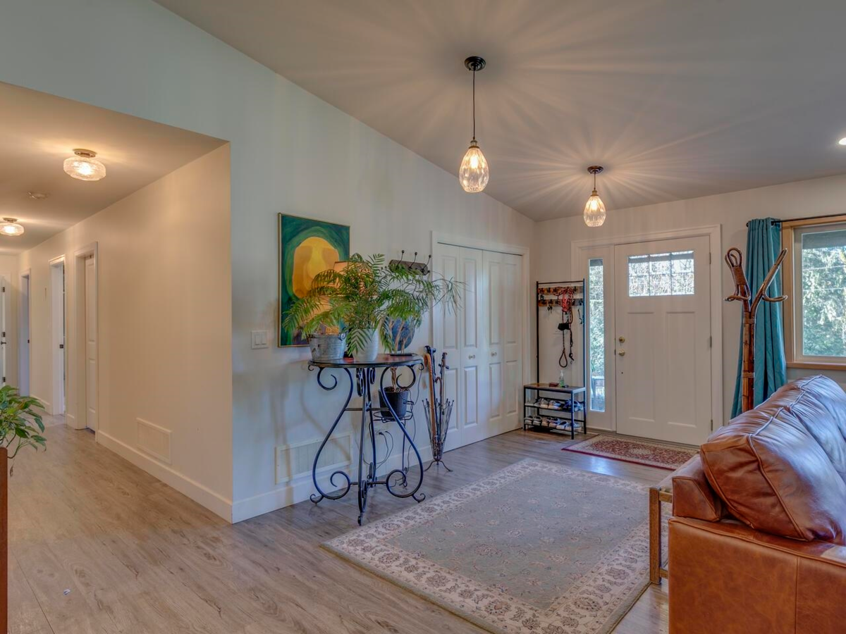 Walk-In Closet Photo of 36478 Cascade Ridge Drive, Mission, BC