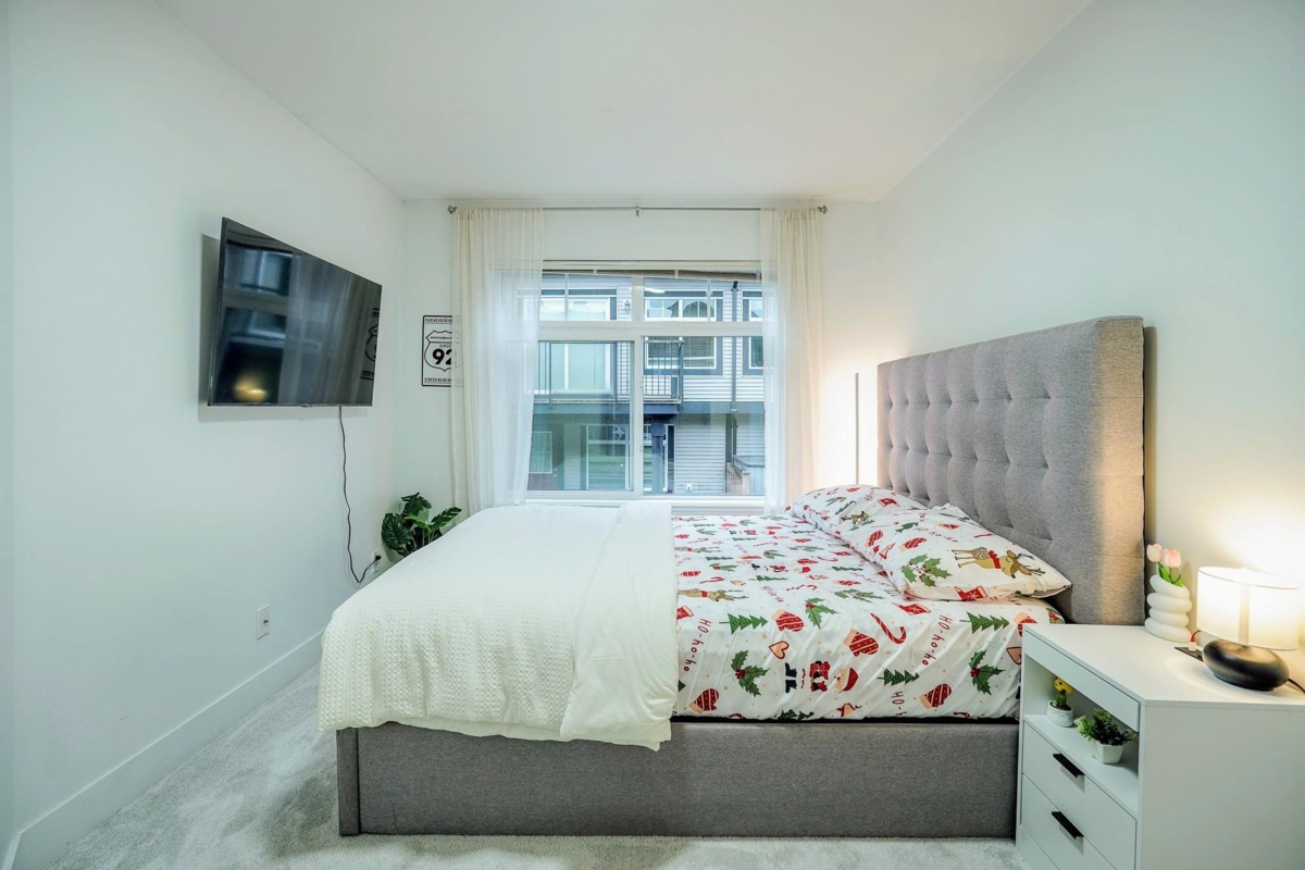 Bedroom 3 Photo of 100 6299 144 Street, Surrey, BC