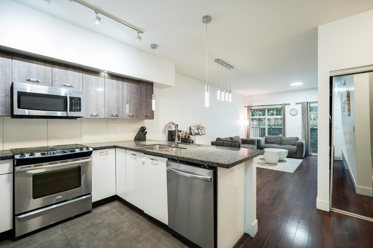 Family Room Photo of 100 6299 144 Street, Surrey, BC