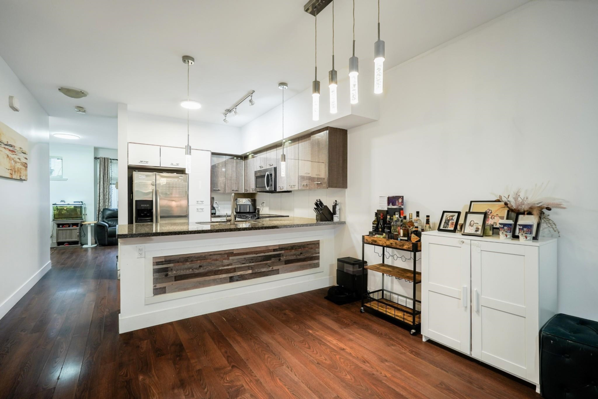 Kitchen Island Photo of 100 6299 144 Street, Surrey, BC
