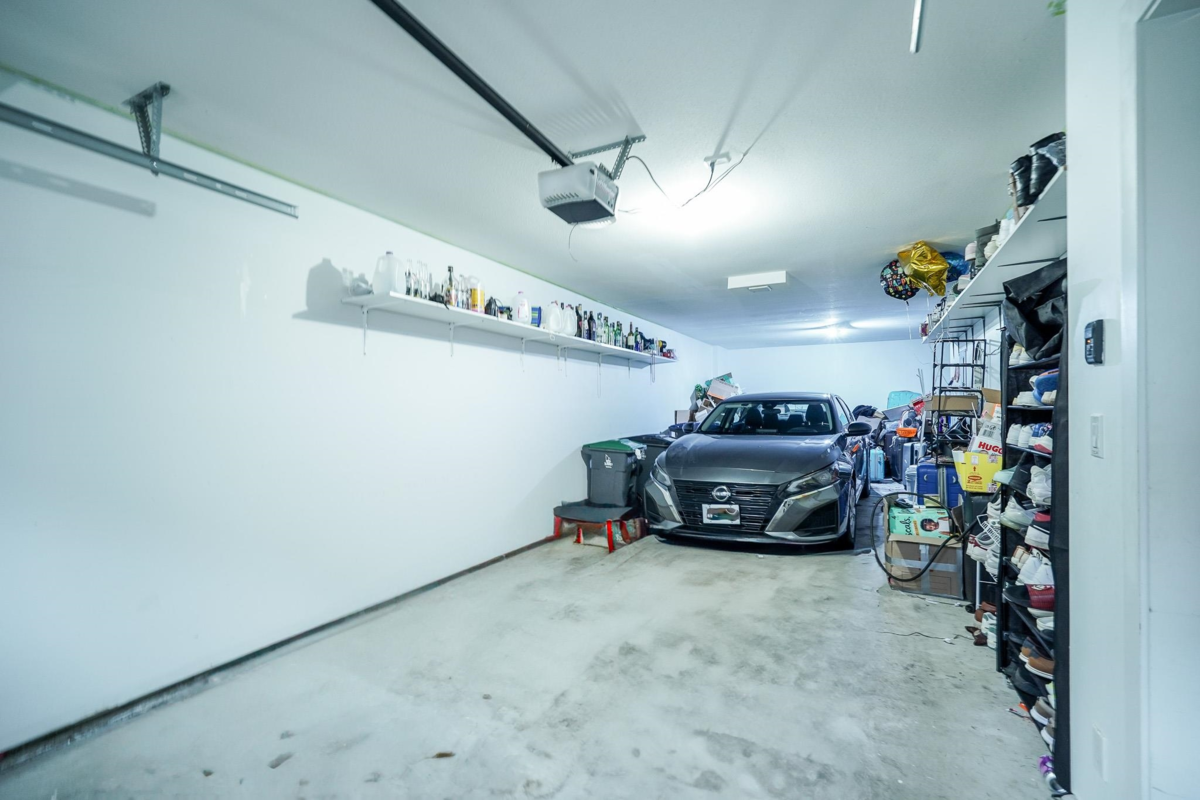 Mudroom Photo of 100 6299 144 Street, Surrey, BC