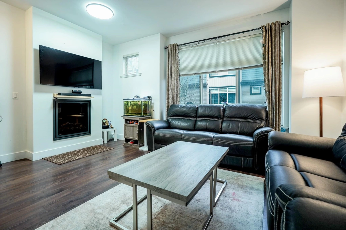 Primary Bathroom Photo of 100 6299 144 Street, Surrey, BC