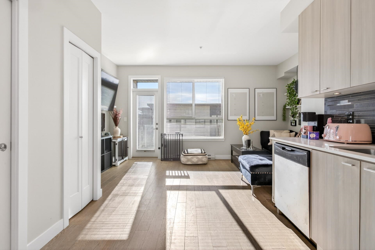 Dining Area Photo of 502 3080 Gladwin Road, Abbotsford, BC