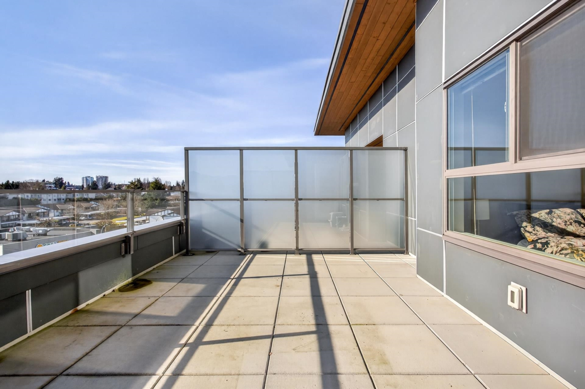 Entry Foyer Photo of 502 3080 Gladwin Road, Abbotsford, BC