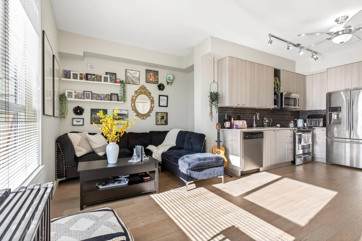 Kitchen Island Photo of 502 3080 Gladwin Road, Abbotsford, BC