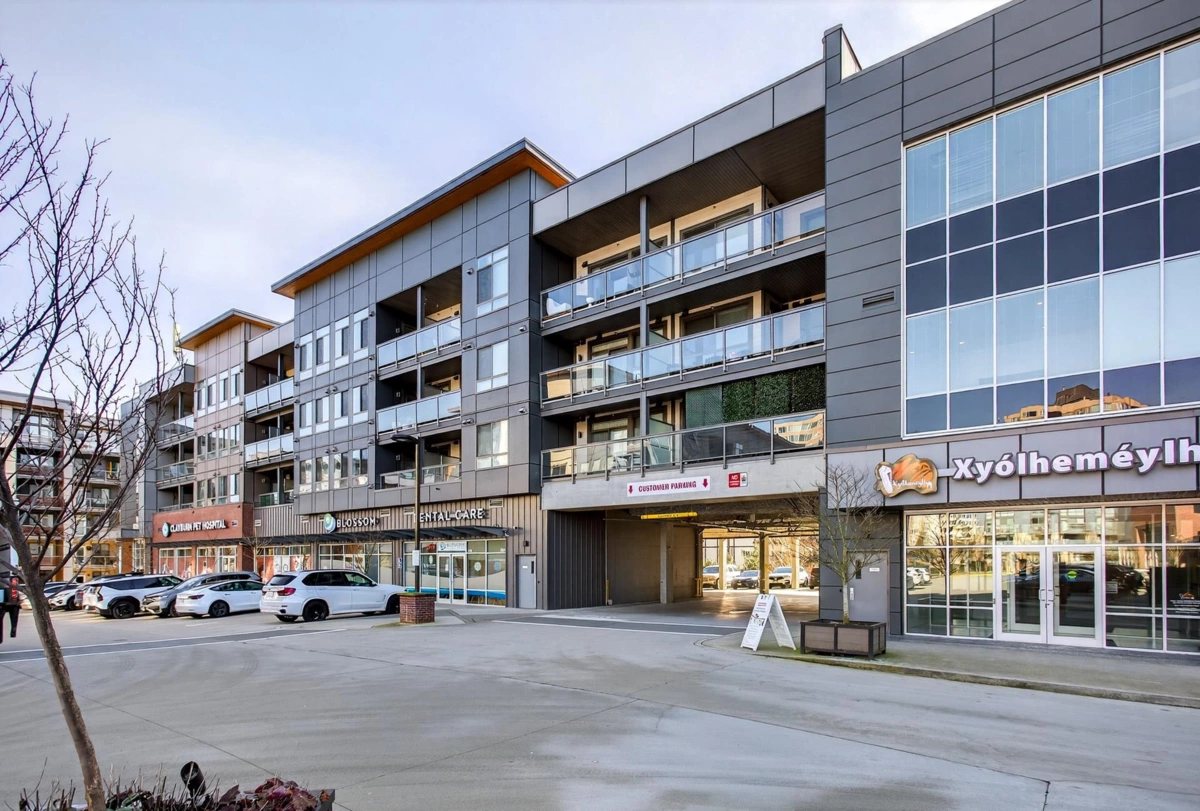 Outdoor Kitchen Photo of 502 3080 Gladwin Road, Abbotsford, BC