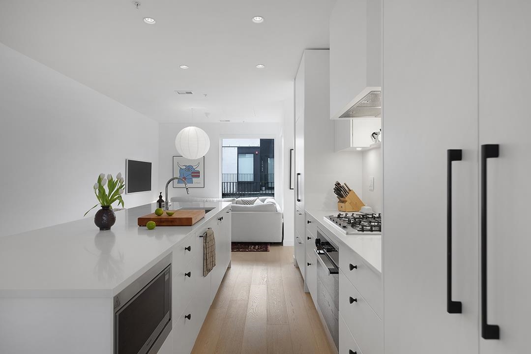 Kitchen Island Photo of 48 W King Edward Avenue, Vancouver, BC