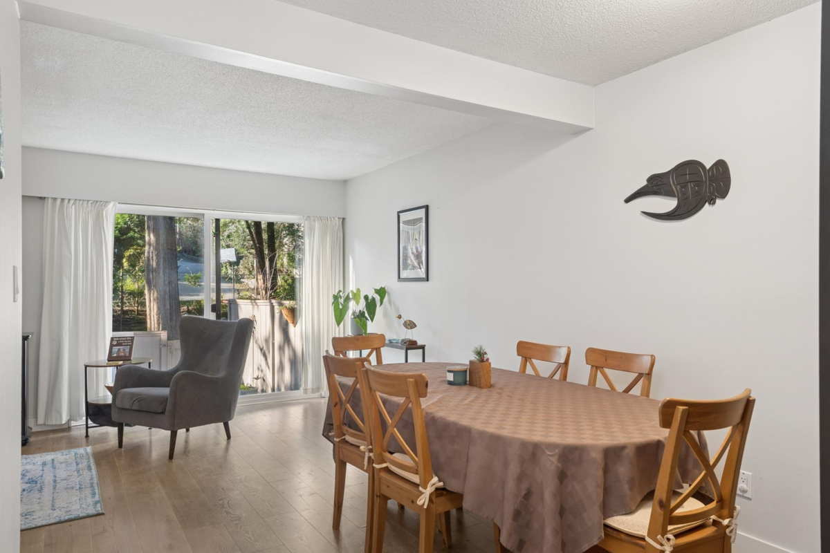 Dining Area Photo of 2060 Deep Cove Crescent, North Vancouver, BC