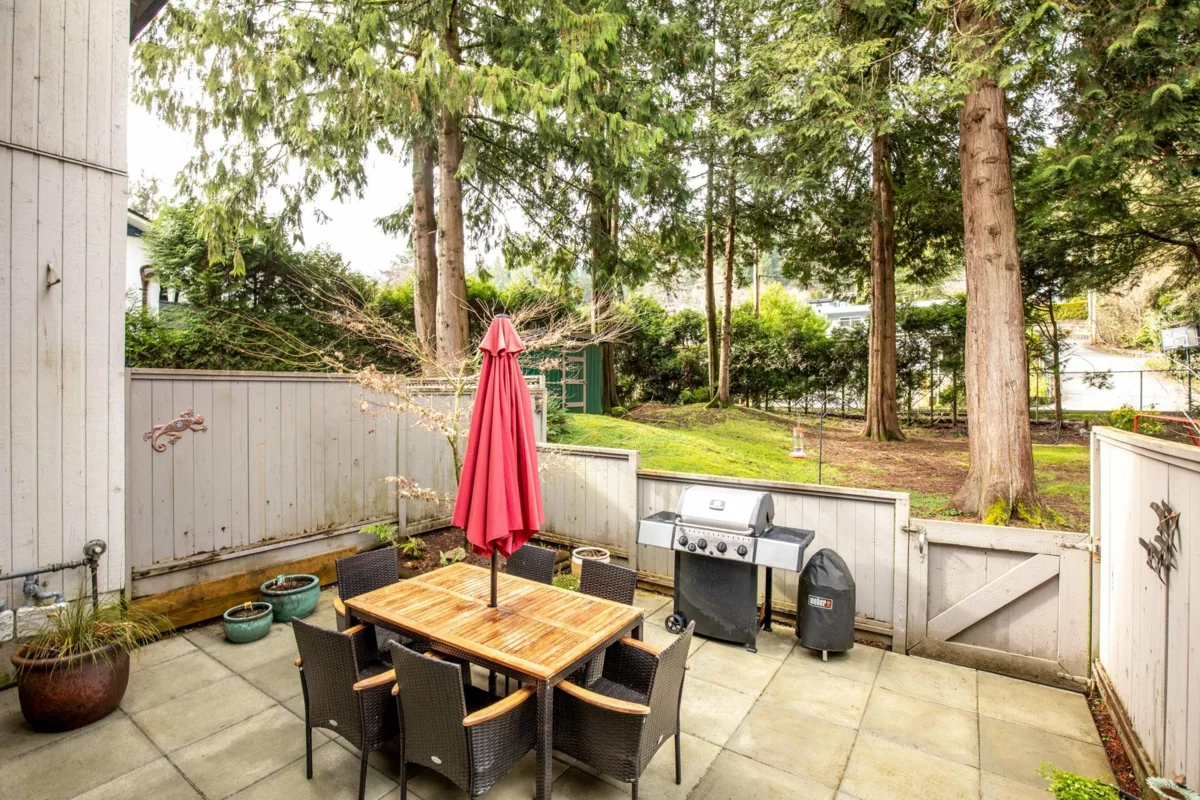 Entry Foyer Photo of 2060 Deep Cove Crescent, North Vancouver, BC