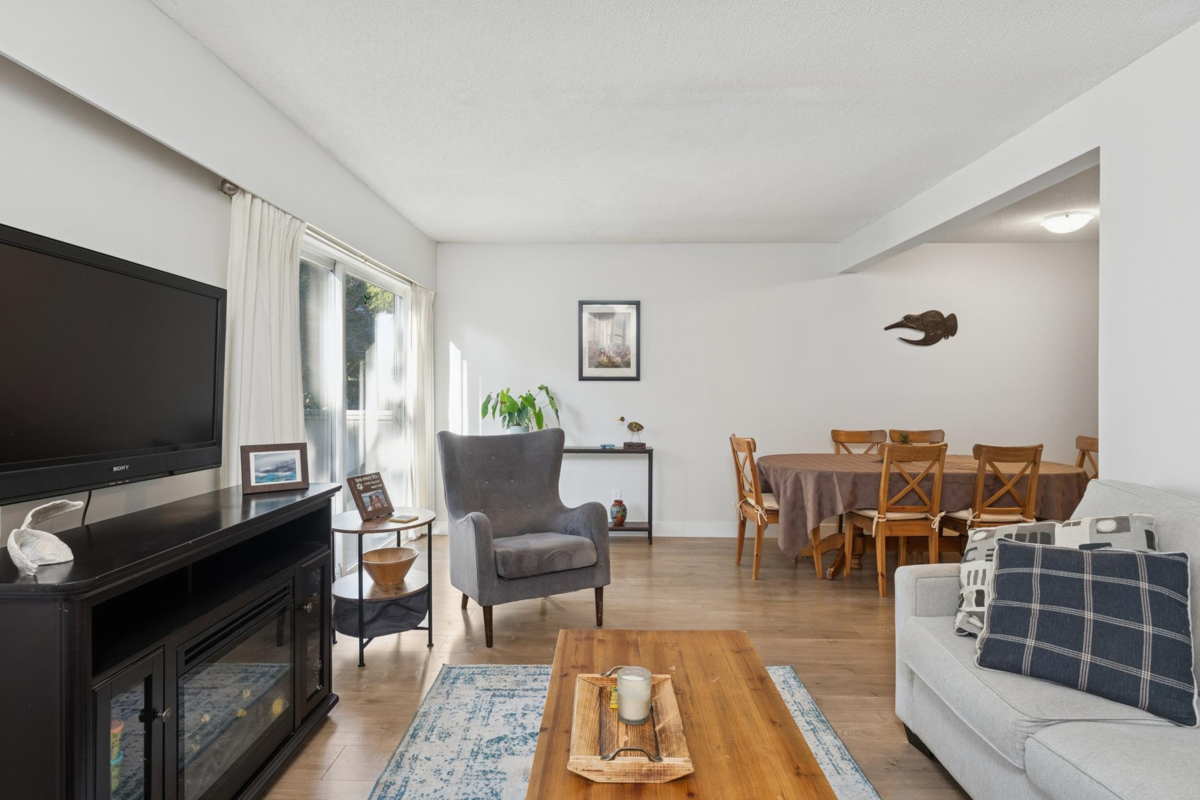 Family Room Photo of 2060 Deep Cove Crescent, North Vancouver, BC