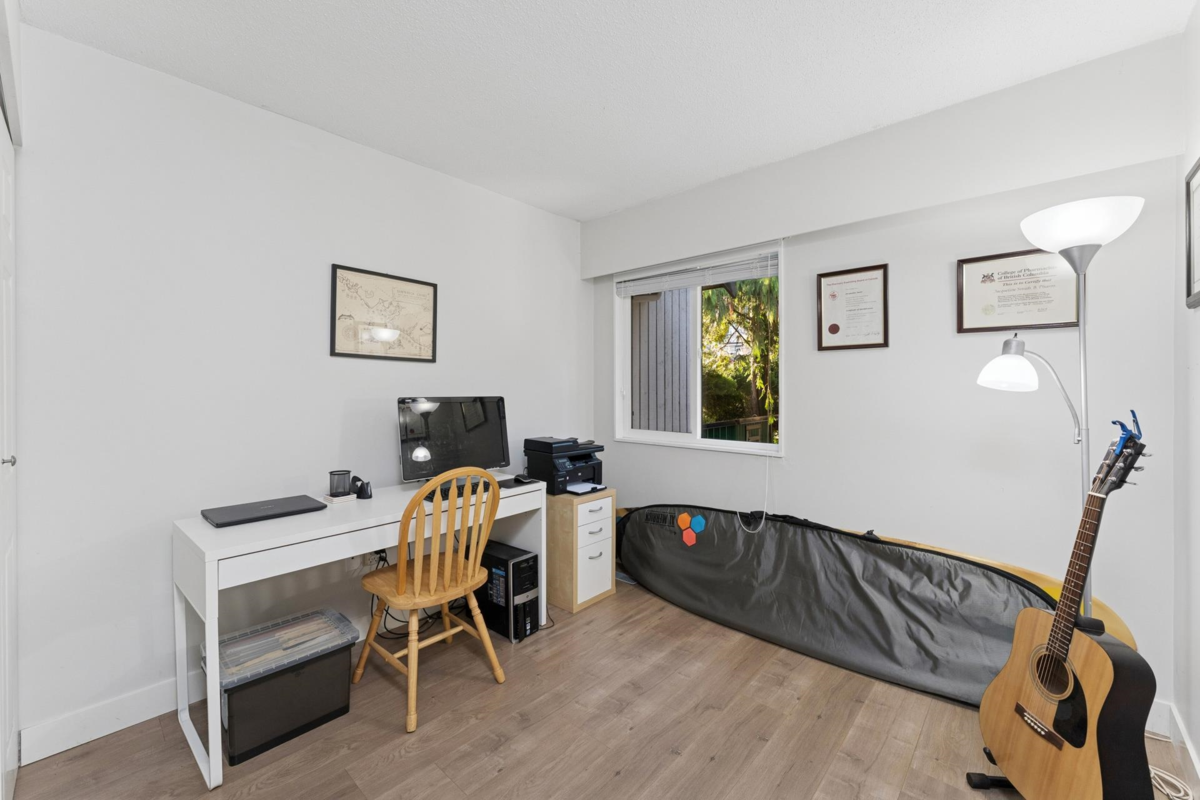 Guest Bathroom Photo of 2060 Deep Cove Crescent, North Vancouver, BC