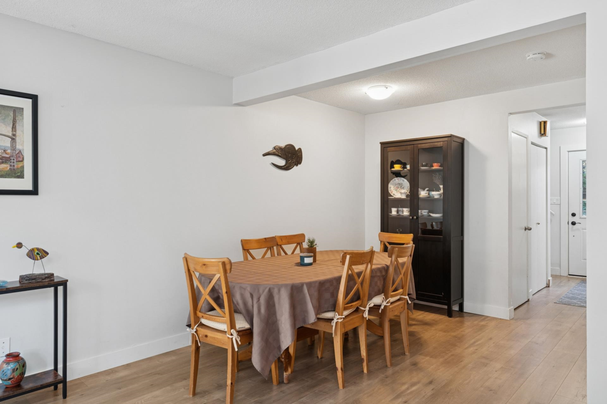 Kitchen Photo of 2060 Deep Cove Crescent, North Vancouver, BC