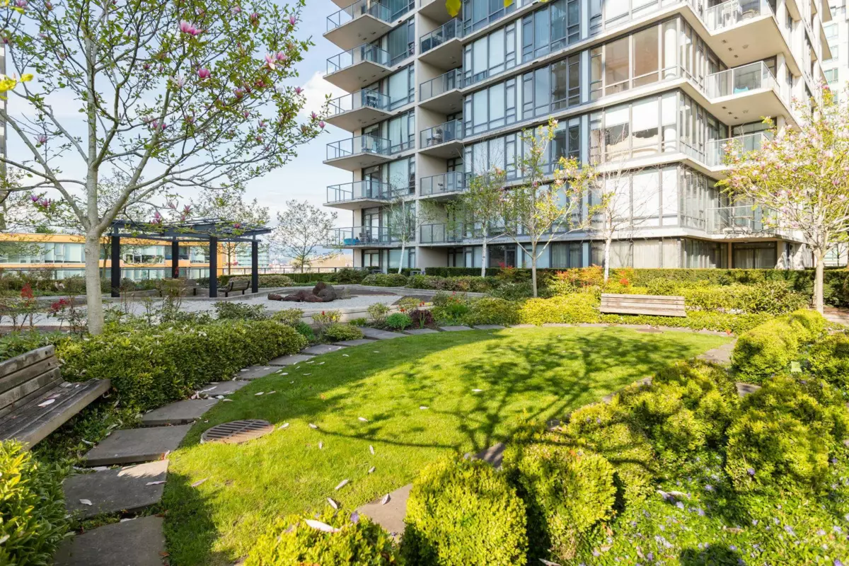 Backyard Photo of 808 6888 Alderbridge Way, Richmond, BC