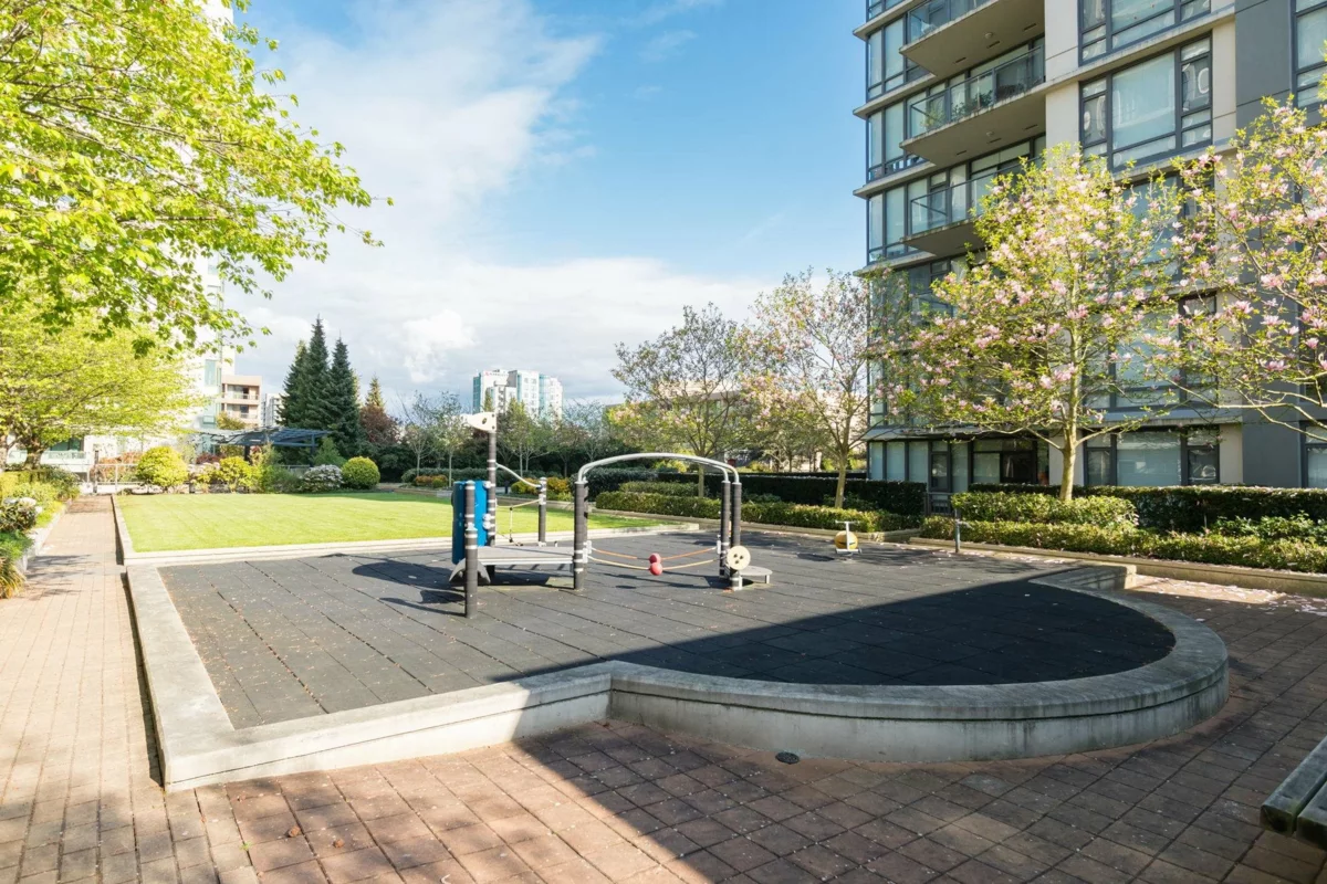 Front Yard Photo of 808 6888 Alderbridge Way, Richmond, BC