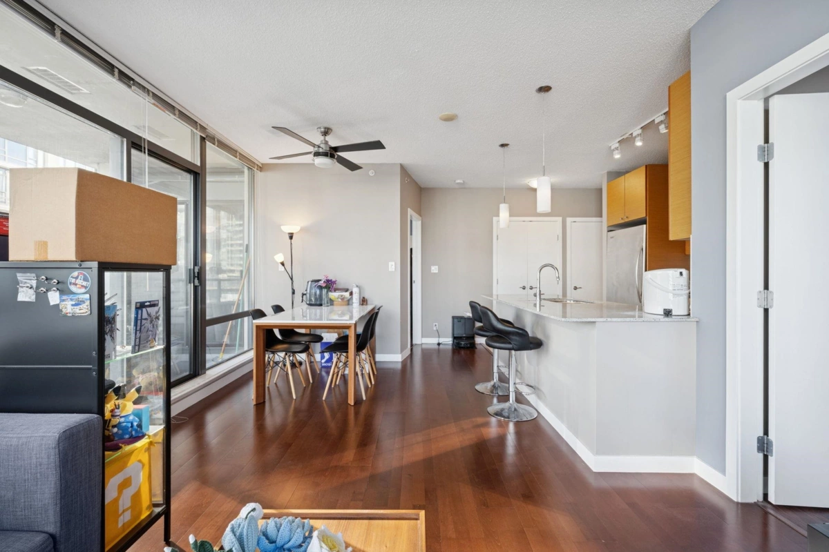 Kitchen Photo of 808 6888 Alderbridge Way, Richmond, BC
